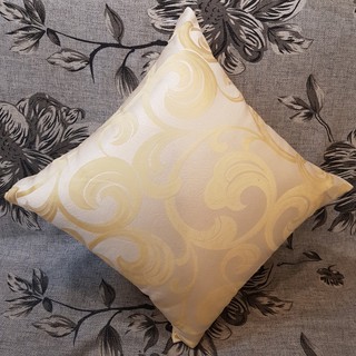 Vỏ gối tựa lưng size 45cm x 45cm - Màu kem vàng - Vải gấm cao cấp - Dây kéo giấu xịn - Giặt thoải mái