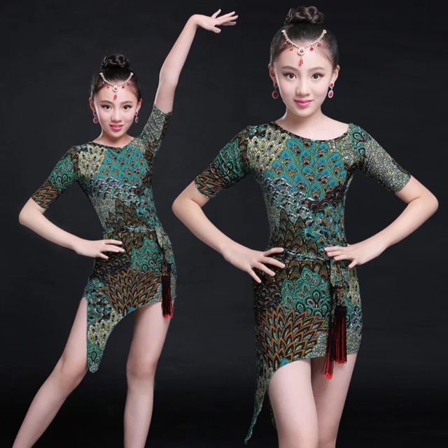 Đầm khiêu vũ hoa tiết lông con công