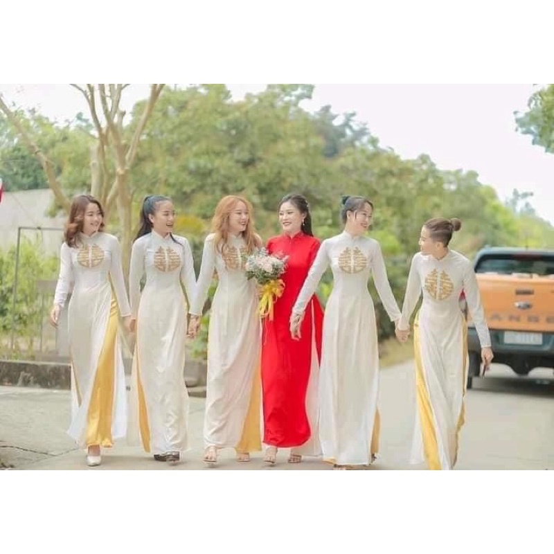 Miếng thêu chữ hỷ trên áo dài- tấm hỷ kết tua rua