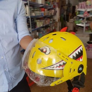 Mũ bảo hiểm cho bé