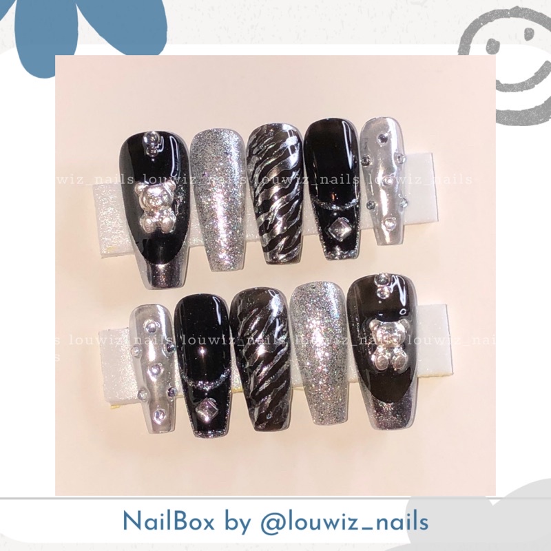 Mẫu Louwiz Tự Thiết Kế _ Đen + Charm Gấu Bạc + Vẽ Gel Vằn / Tráng Gương Bạc + Viền / Nhũ Kim Tuyến