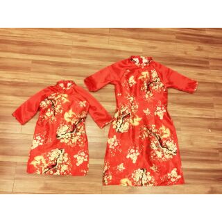 Set áo dài cách tân cho mẹ và bé họa tiết mai vàng đón tết, chất liệu gấm cao cấp, co dãn nhẹ. Đường may cẩn thận.......