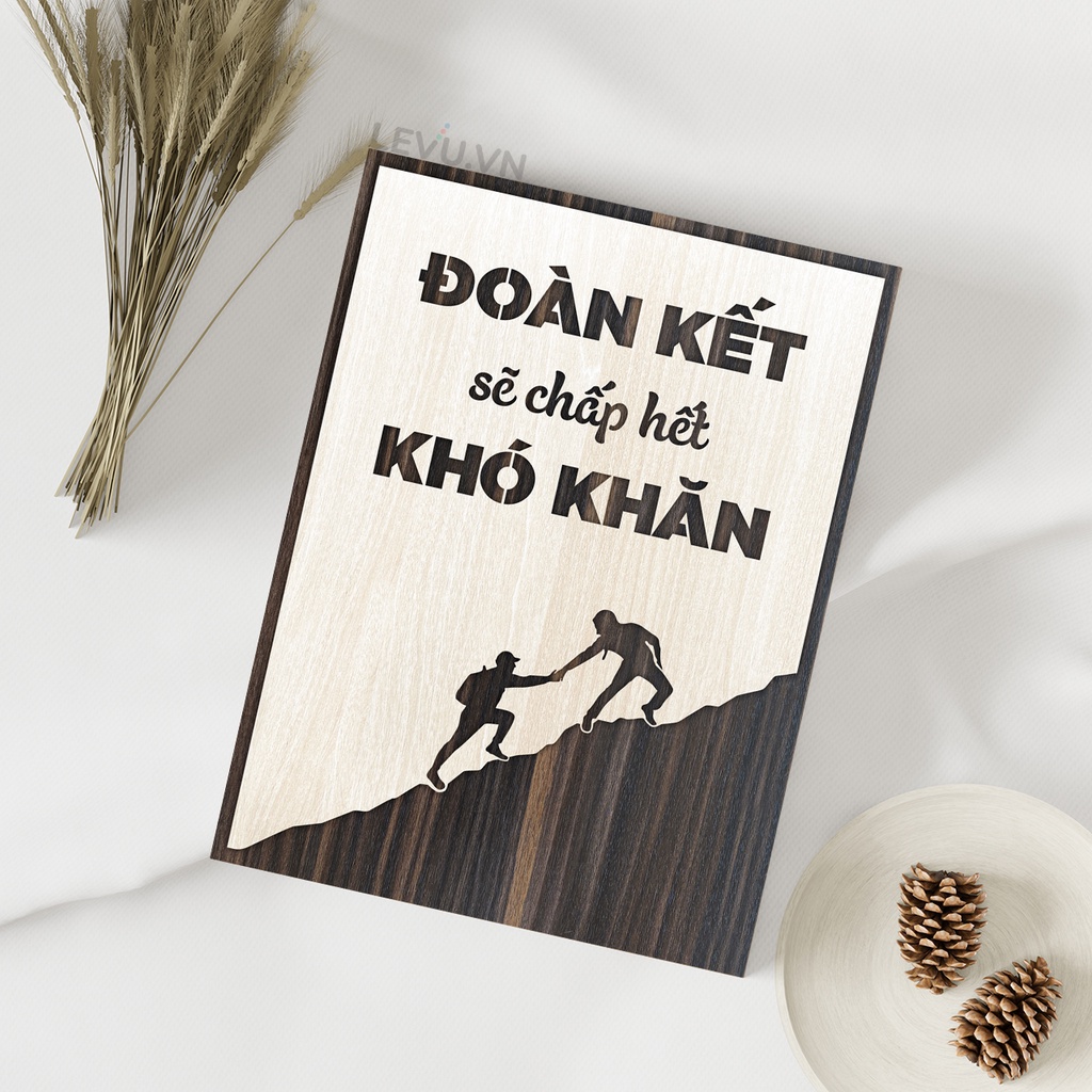 Tranh tạo động lực bằng Gỗ LEVU058 "Đoàn kết sẽ chấp hết khó khăn"