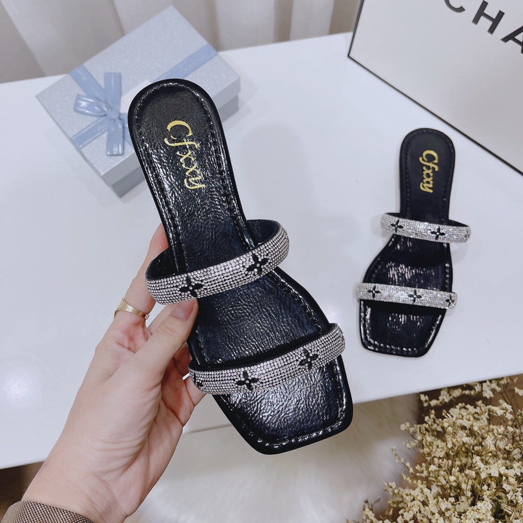 Dép xinh, Dép quai ngang đá hoa mũi vuông siêu xinh( đen+ trắng)