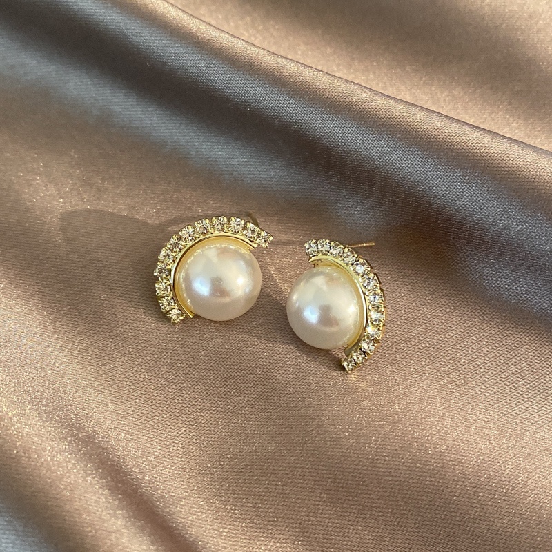 Khuyên tai kiểu dáng độc đáo thời trang cho nữ