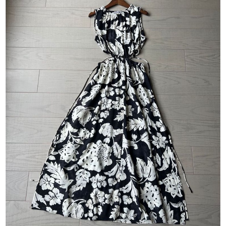 Đầm hoa khoét eo MNG