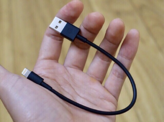 Cáp USB Lightning ngắn 20cm Beats chính hãng. Có chứng nhận MFi.