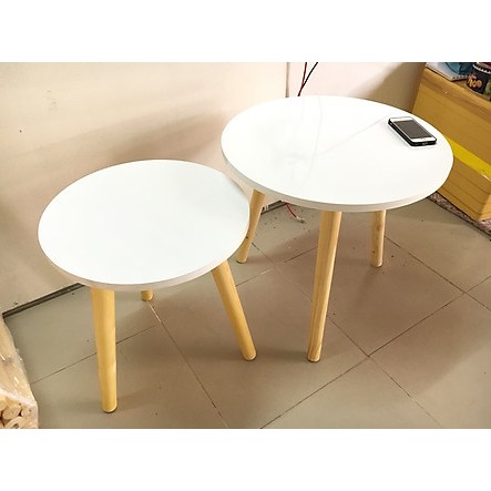 Bàn tròn, đường kính 60, chiều cao 72, mặt tròn màu trắng phù hợp cho moị không gian trong nhà