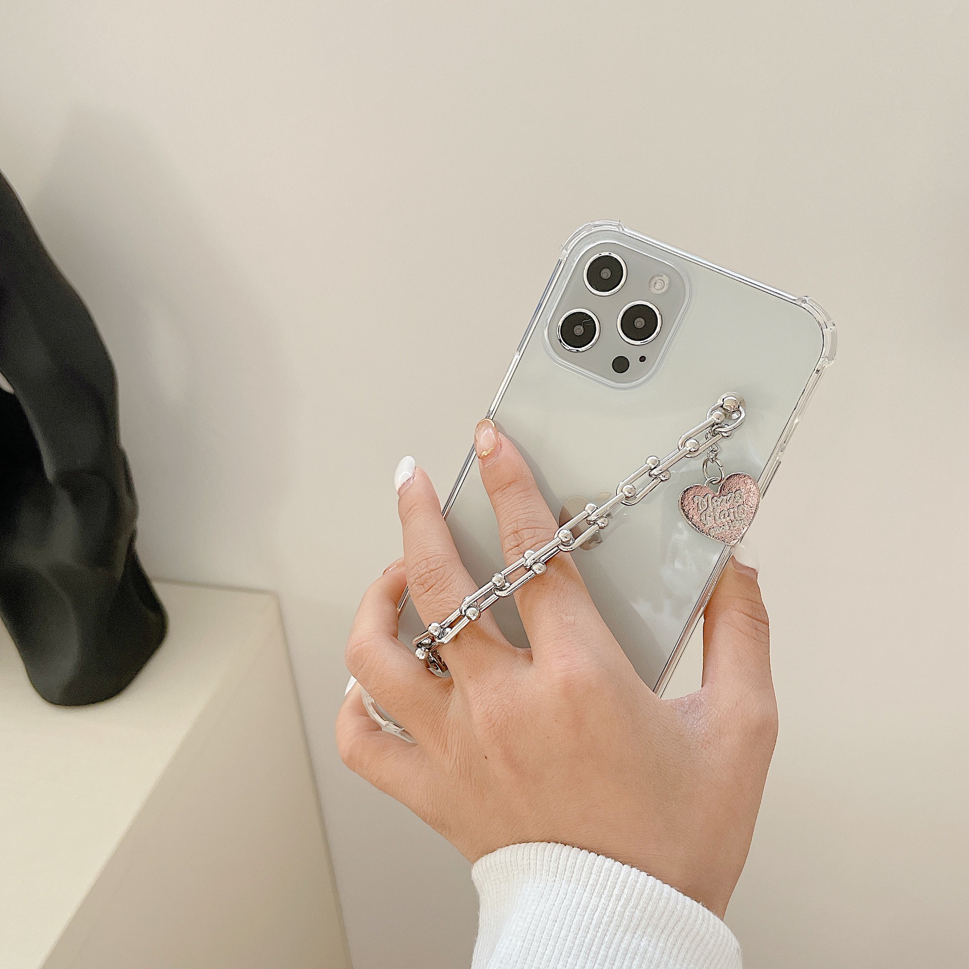 Ốp điện thoại mặt kính trang trí gấu và dây xích cho iPhone 12 11 Promax Xs 11/12 Pro Max/8 Plus/12 Mini/7/8/X/XR/XsMax | BigBuy360 - bigbuy360.vn