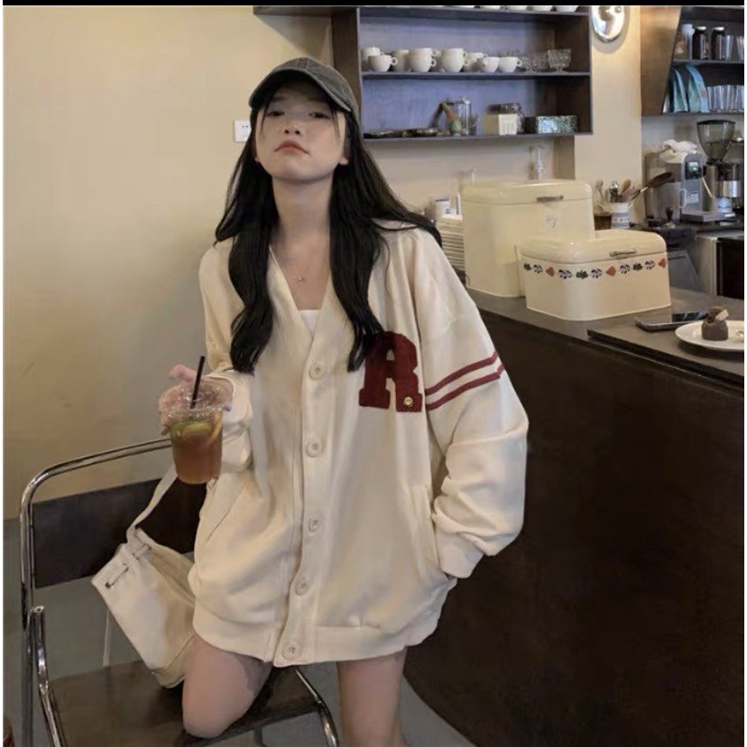 Áo Khoác Cardigan Nam Nữ Nút Cài Logo Thêu Chữ R Phối Sọc Cánh Tay Vải Nỉ Ngoại Mềm Mịn Phong Cách Nhẹ Nhàng Sành Điệu