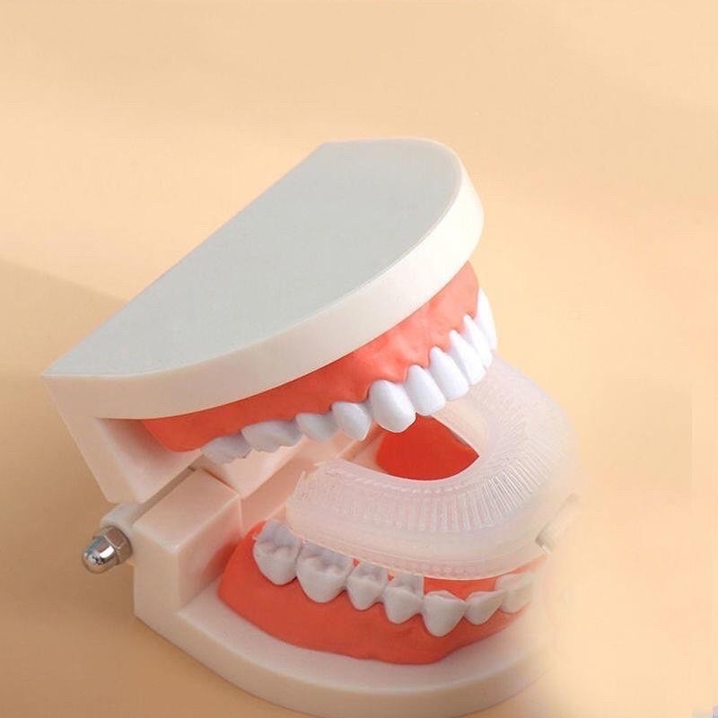 Bàn chải đánh răng silicon chữ U (2-6 tuổi)