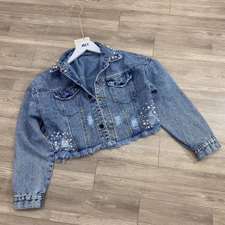Áo khoác jeans đính cườm
