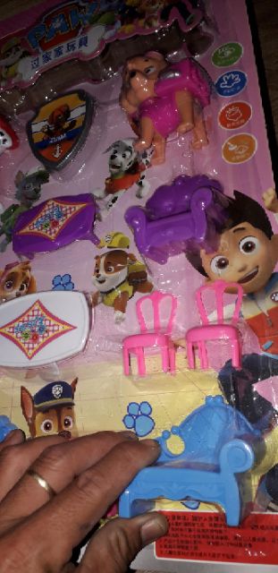 Combo bộ đồ chơi bàn ghế và 2 chú chó Paw bằng nhựa