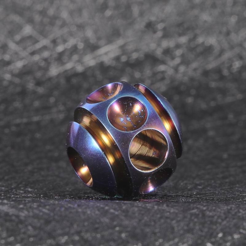 Móc Khóa Xe Hơi / Leo Núi Bằng Hợp Kim Titan Hình Ngọn Lửa Nhiều Màu