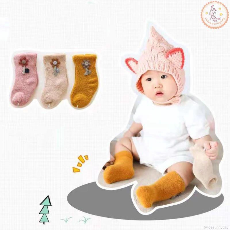 Set 3 đôi tất cho bé sơ sinh thiết kế thoáng khí xinh xắn