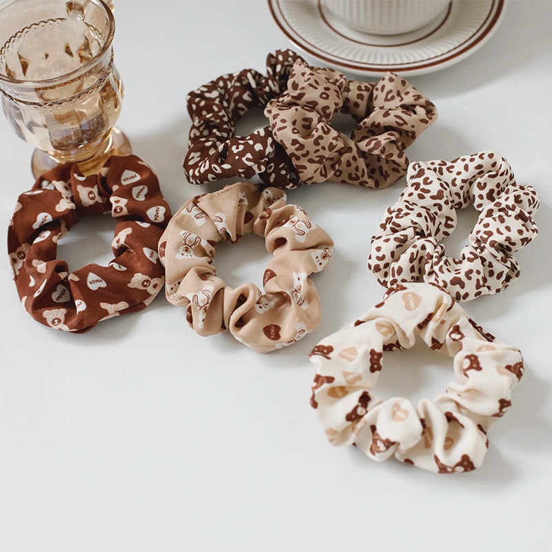 Cột tóc scrunchies màu nâu gấu và beo thời trang S69