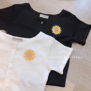 CropTop Gân Gài Nút Thêu Bông Cúc