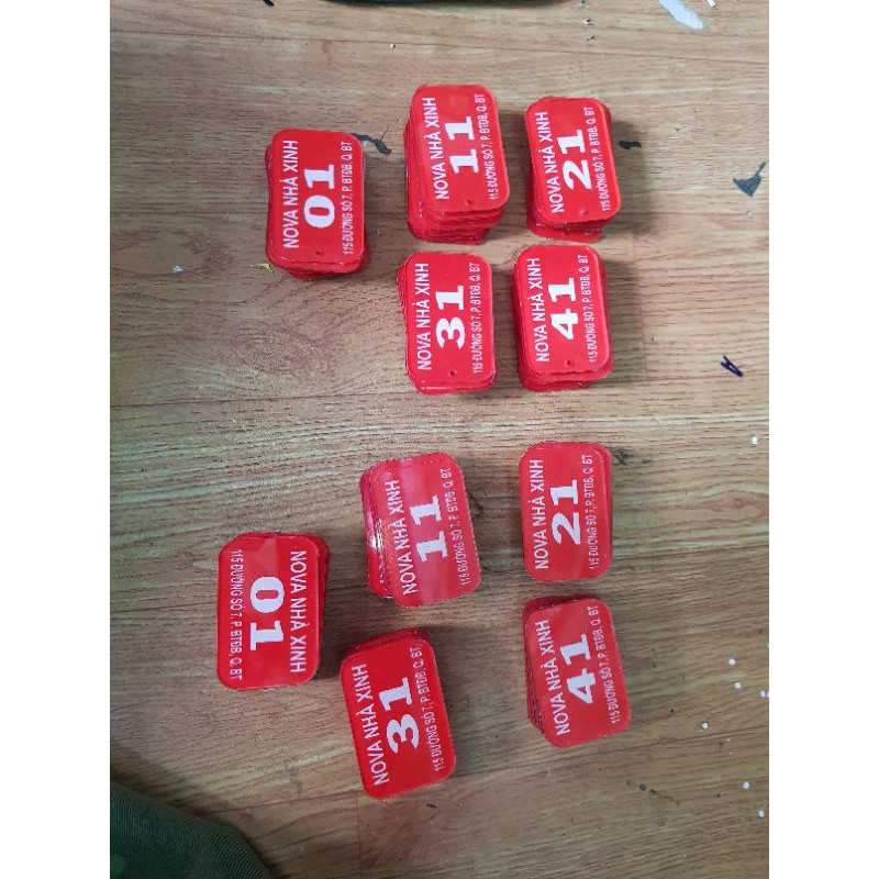 Thẻ số mica  thẻ giữ xe thẻ để bàn 0908312467