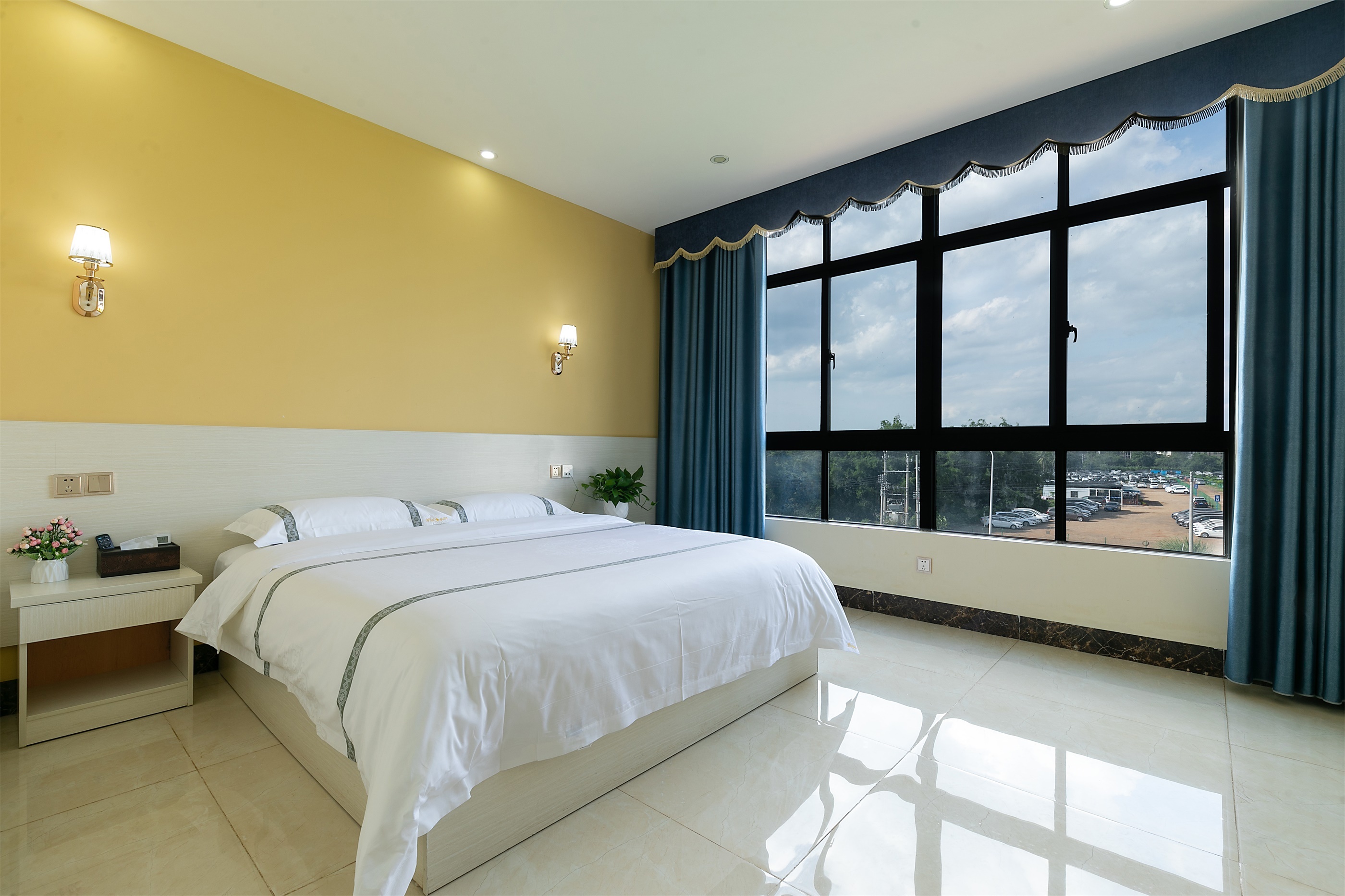 FX + Blue Shadow Hotel (Cửa hàng sân bay Mỹ Lan) phòng có giường cỡ Queen tiêu chuẩn