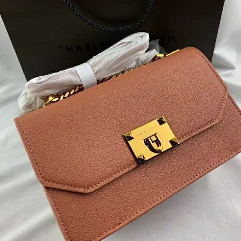 Charles And Keith Túi Đeo Chéo Da Cá Sấu In Họa Tiết Phong Cách Vintage