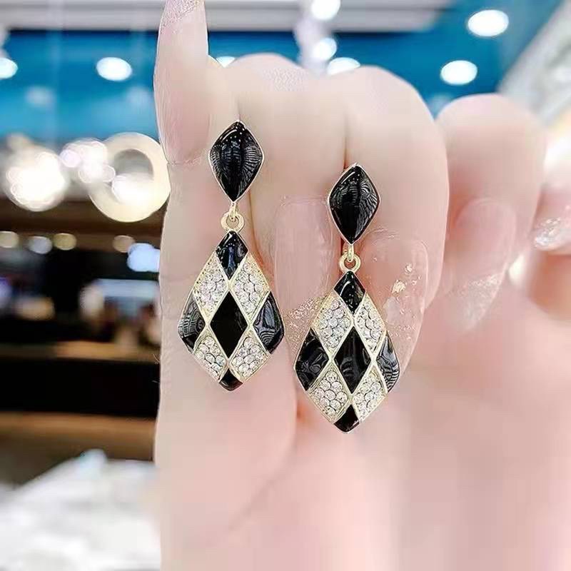 Khuyên tai bạc 925 đính đá kiểu dáng lạ mắt mix đá đen độc đáo Phong cách Hàn Quốc