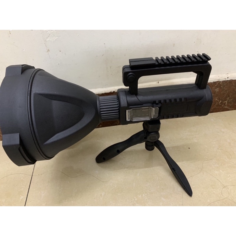 ĐÈN PIN SIÊU SÁNG W590 VÀ W591  SIÊU SỊN SOI XA 300M