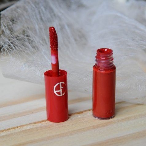 Son Giorgio Armani Lip Magnet Liquid Lipstick Mini Màu 400 đỏ cổ điển | BigBuy360 - bigbuy360.vn