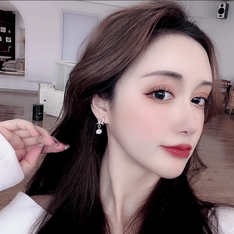 Khuyên tai kẹp không bấm lỗ chốt cố định K039 bằng hợp kim mạ vàng hình khối đính đá và hạt trai dáng midi Leous