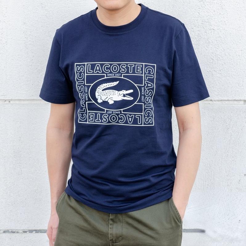 LACOSTE Áo Thun Cotton Tay Ngắn Cổ Tròn In Họa Tiết Cổ Điển Thời Trang Cho Nam !