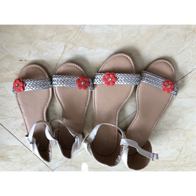 Sandal bé gái