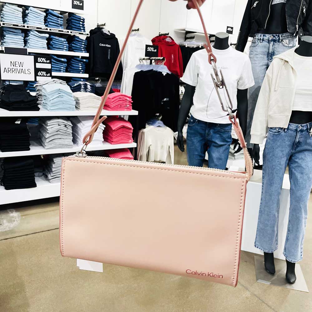 Túi đeo vai nữ Calvin Klein Embossed Logo Convertible Pouch, Pink