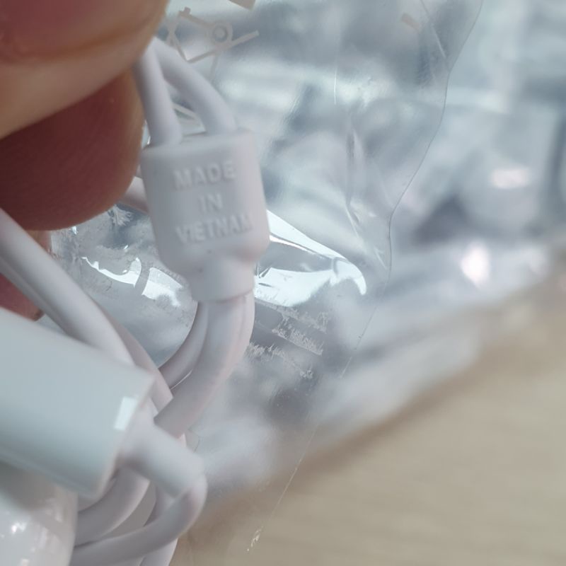 Tai nghe s3s5 zin sansung chân 3.5mm .bảo hành 12 tháng