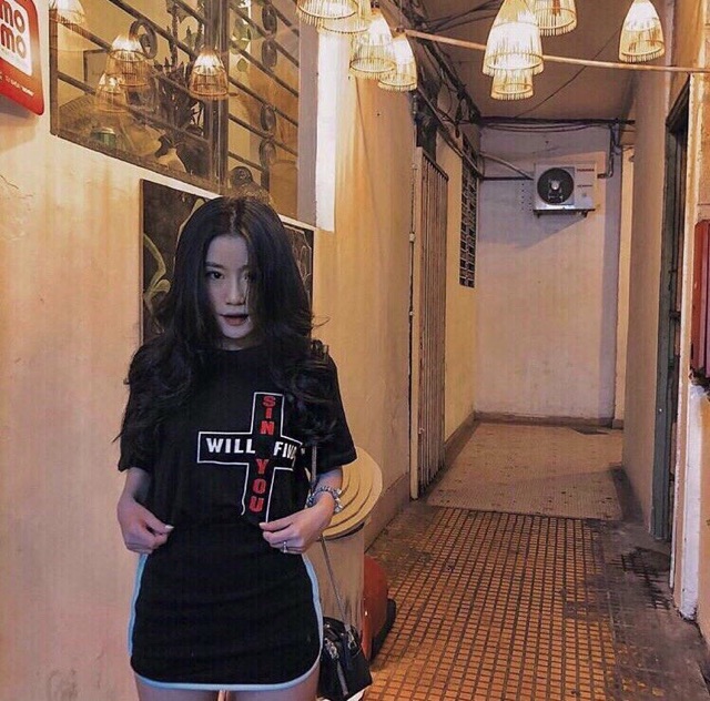 ÁO croptop tay ngắn áo hót ( chữ thập)