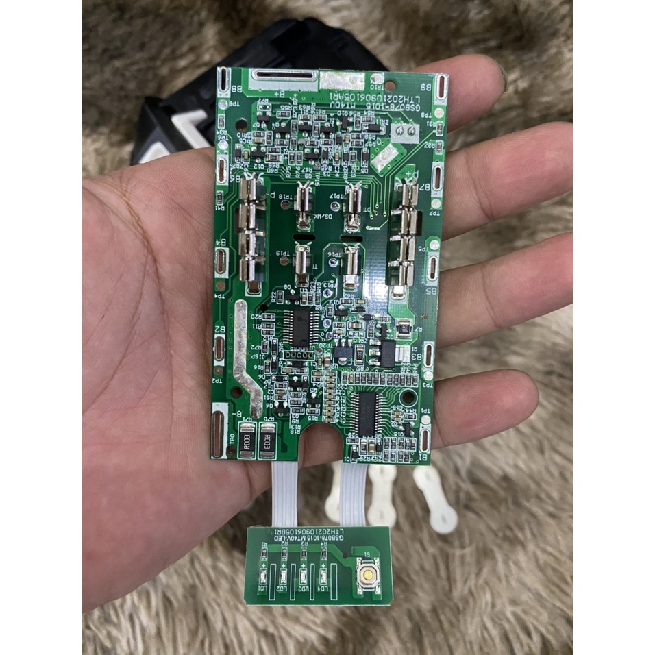 Vỏ mạch Makita 40v 2.5 AH cell 18650 nhận sạc zin. BN.