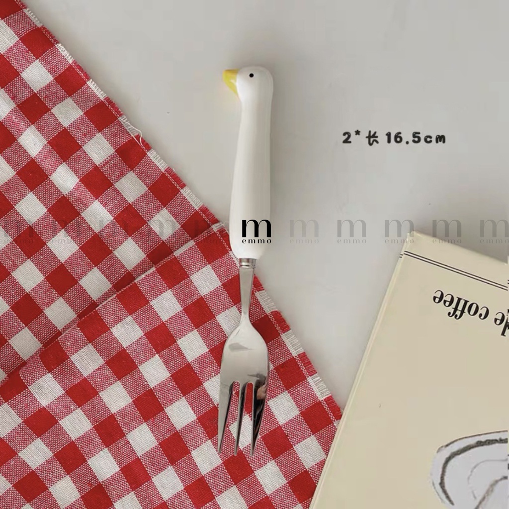 BỘ 3 MÓN MUỖNG, ĐŨA, NĨA INOX CÁN SỨ VỊT HỒNG EMMO SAPOON