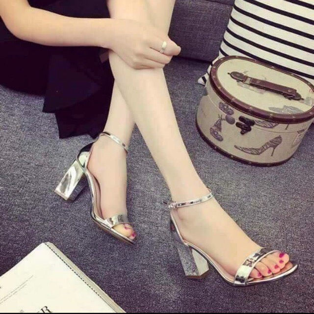 Giày cao gót bảng ngang bạc 7p