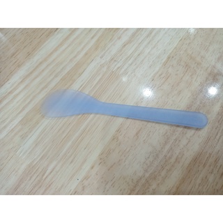 Que nhựa dùng để wax lông