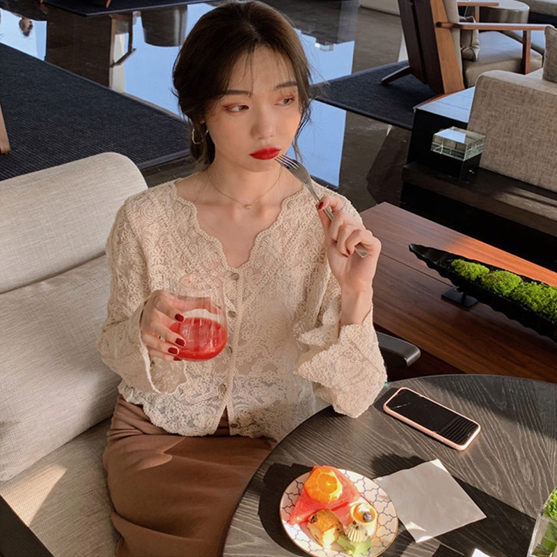 Áo Croptop Tay Dài Cổ Chữ V Thêu Hoa Phối Ren Thời Trang Cho Nữ