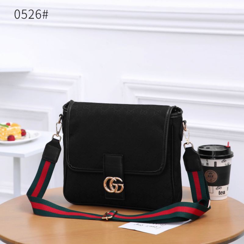 Túi Đeo Chéo Gucci Gg Supreme 0526x_