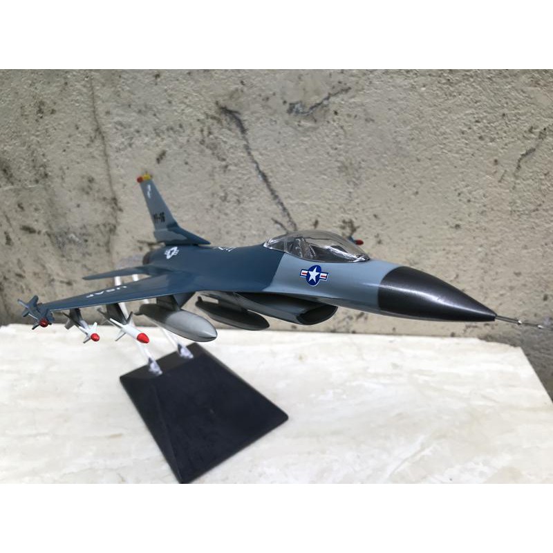 Mô hình Máy báy F-16. 1:72-ABS