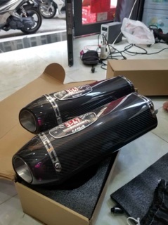 pô yoshimura r77 carbon