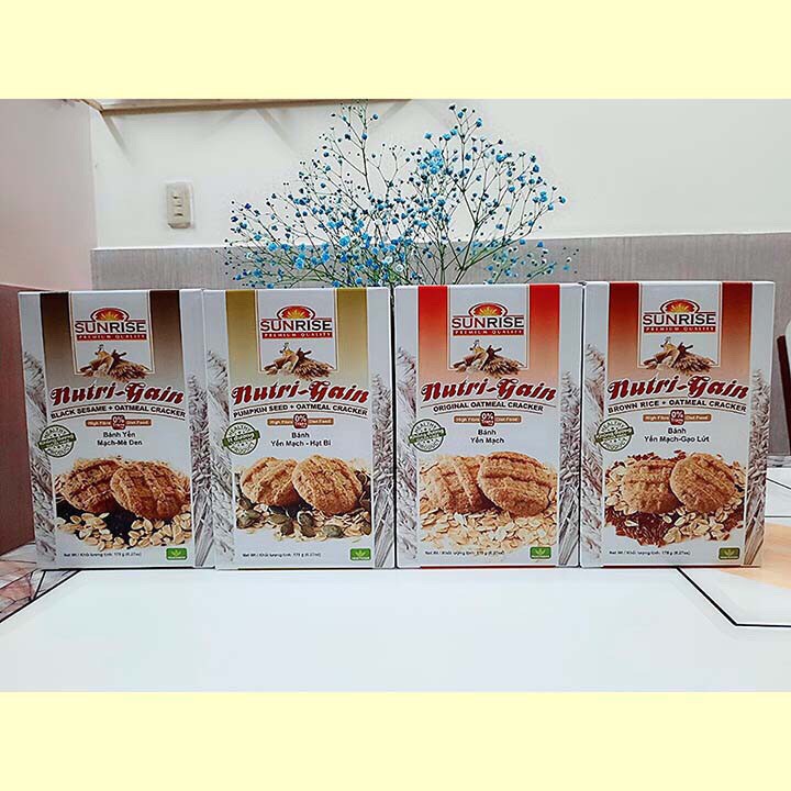 Bánh ăn kiêng yến mạch SUNRISE NUTRI GAIN hộp 178g