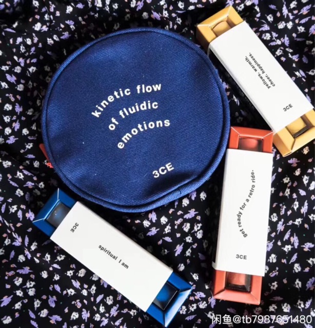 Gương và cọ và túi trang điểm 3ce hot và nhiều quà tặng khác