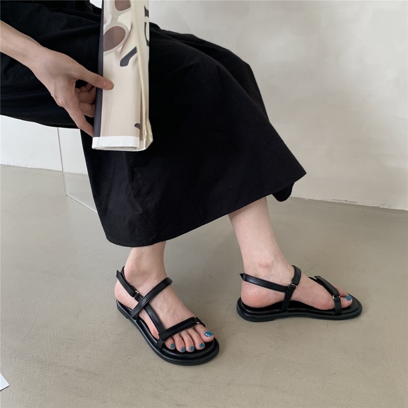 Giày sandals đế bệt quai ngang