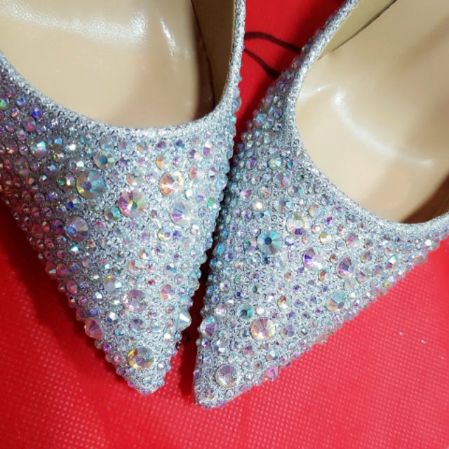 Giày Loubutin đính đá