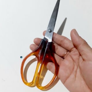 Kéo cắt giấy đa năng 17 cm.