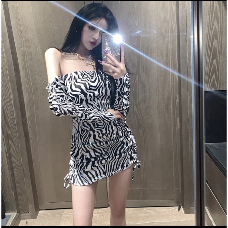 Đầm trễ vai ôm body dây rút hoạ tiết ngựa vằn