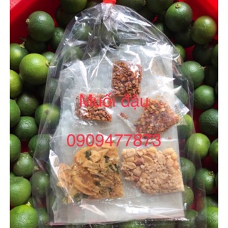 Bánh tráng muối tôm hành phi kèm đậu phộng thơm ngon