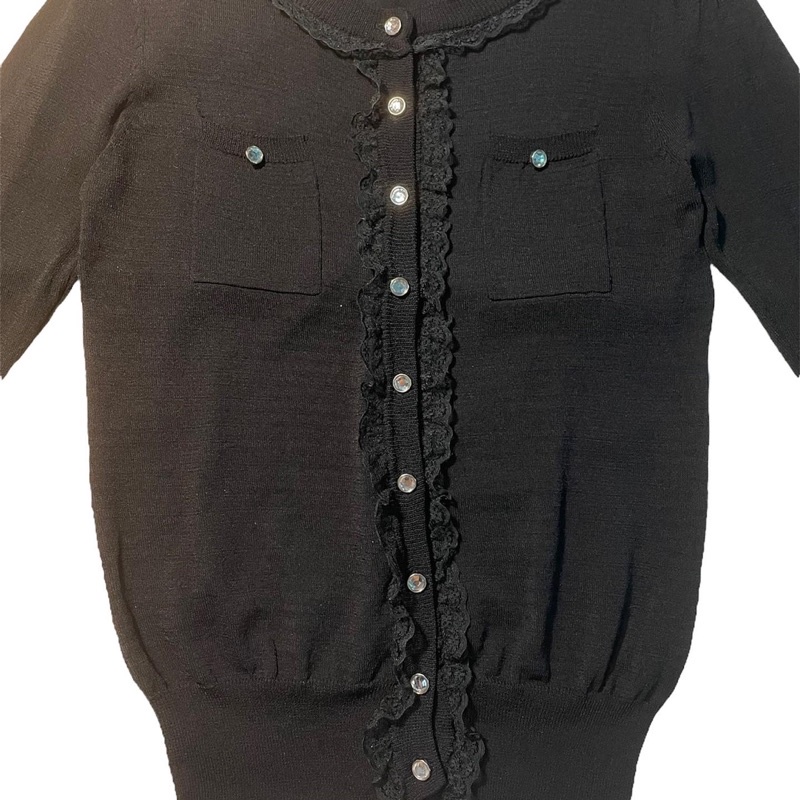 Áo cardigan đen phối ren huyền bí sang trọng