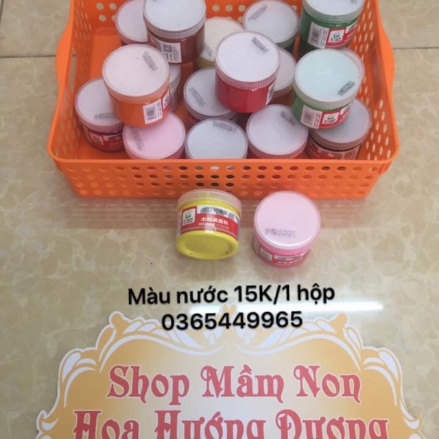 Màu. Nước.